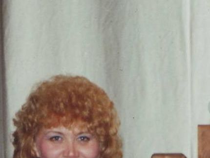 Värskelt Torgu kuningaks löödud Kirill I , õuedaam Lea Kuldsepp ning Torgu Kuningriigi asutaja Leevi Häng 28. novembril 1992 a Kuressaare kultuurimajas.