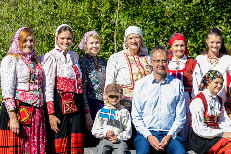 Tema Majesteet Kristian I Torgu Kuningriigi XXX sünnipäevapeol Popil, koos Anseküla 